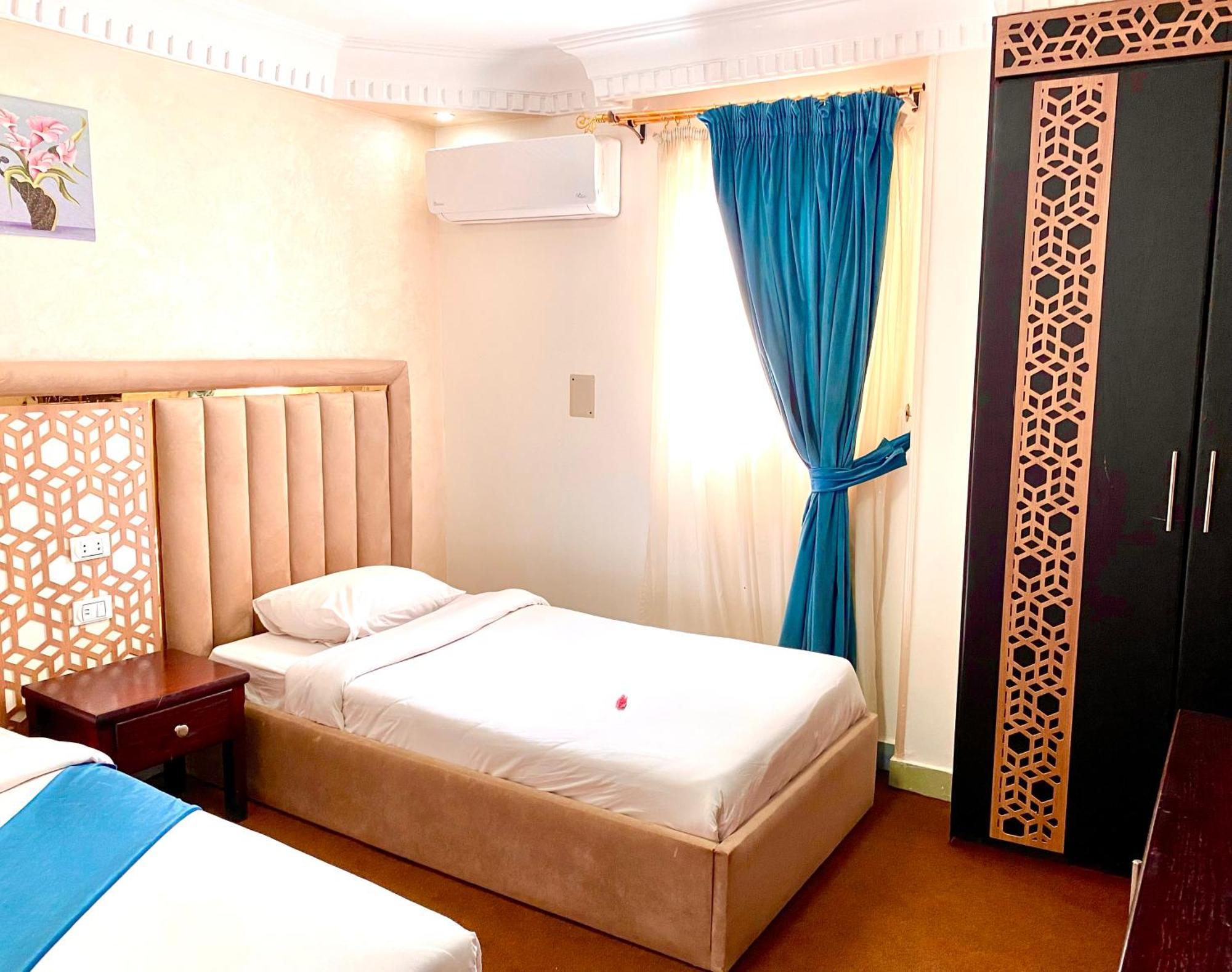 Golden Pyramids Inn Kafrat al Jabal Екстер'єр фото