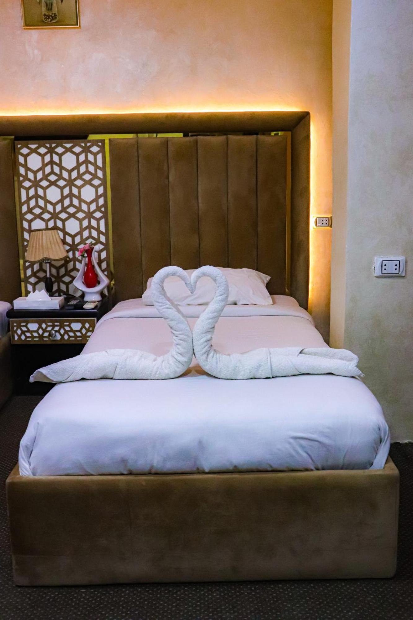 Golden Pyramids Inn Kafrat al Jabal Екстер'єр фото