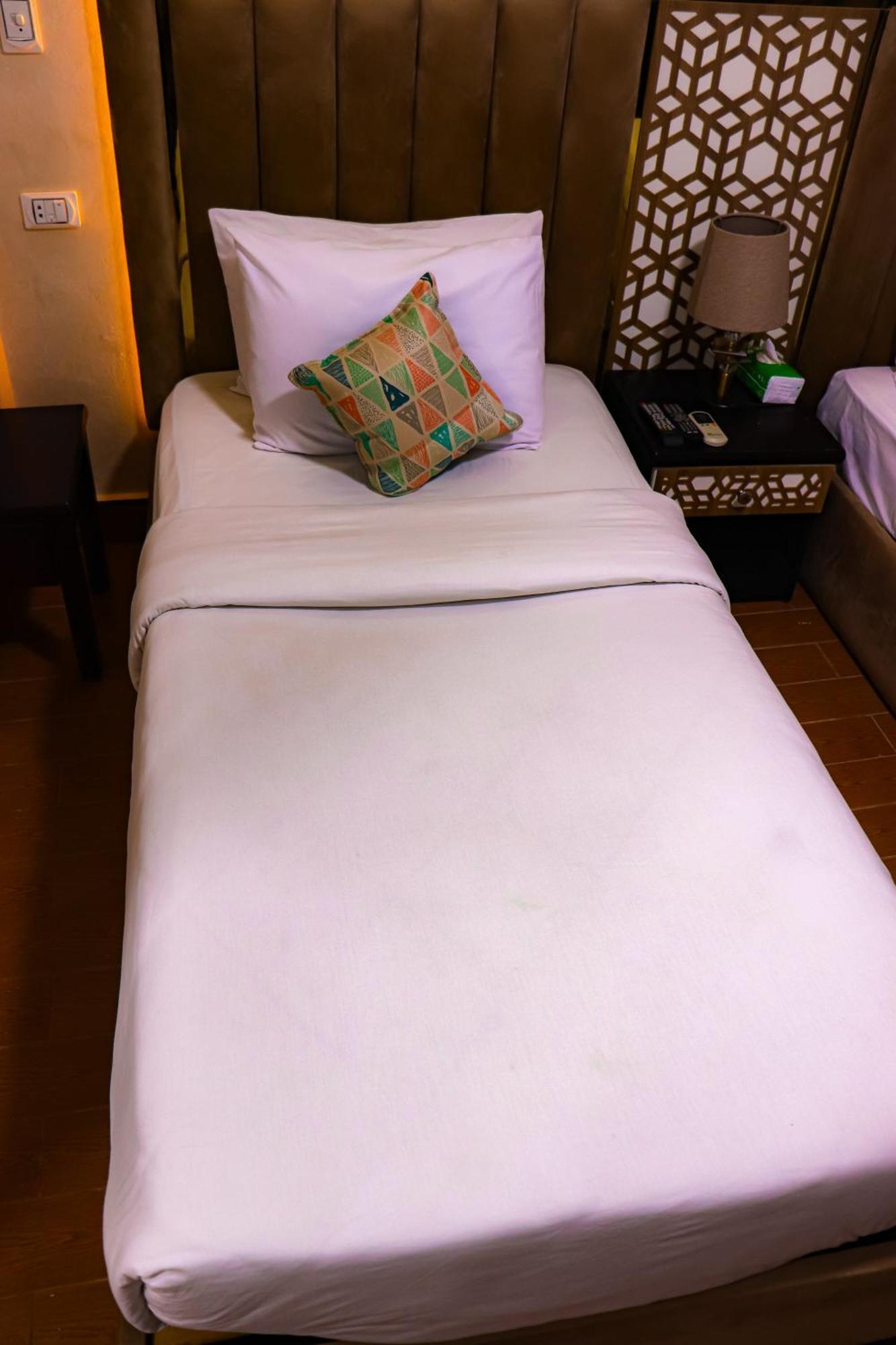 Golden Pyramids Inn Kafrat al Jabal Екстер'єр фото