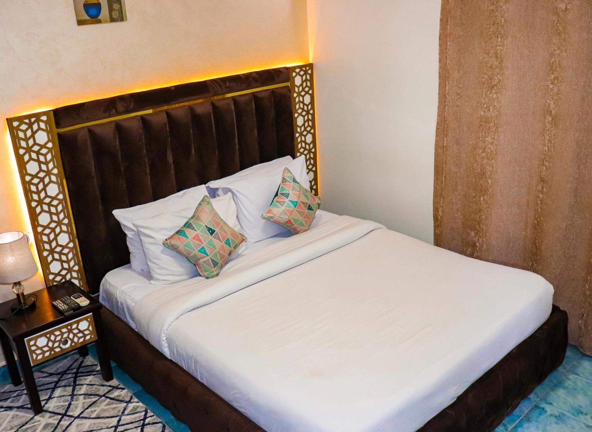 Golden Pyramids Inn Kafrat al Jabal Екстер'єр фото