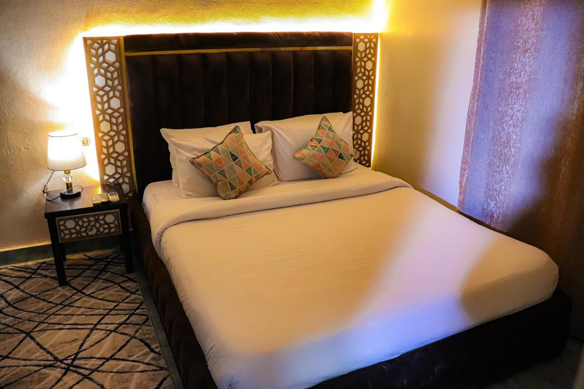 Golden Pyramids Inn Kafrat al Jabal Екстер'єр фото