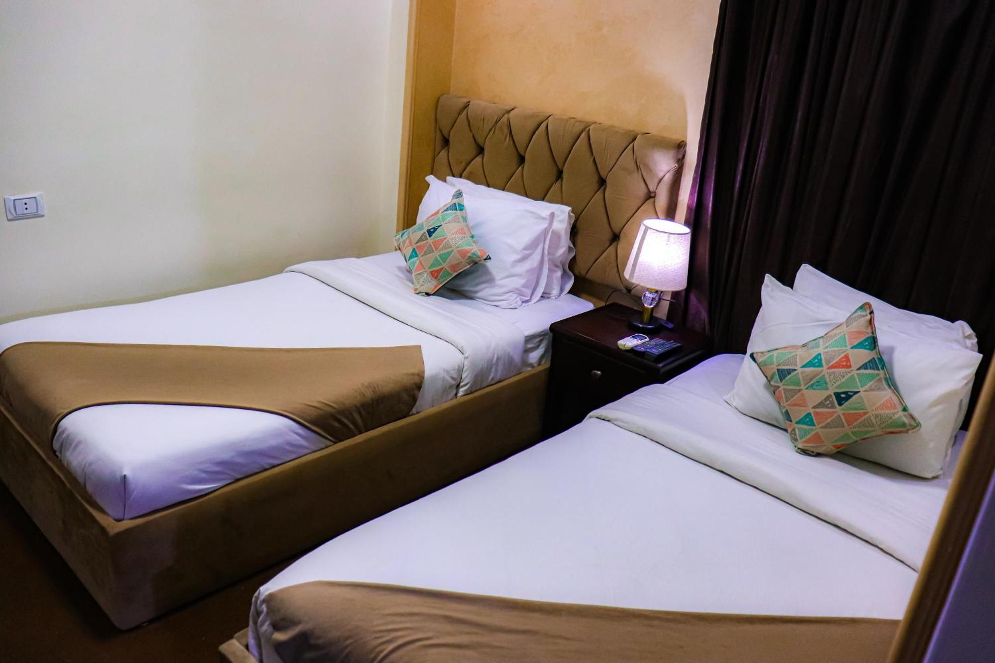Golden Pyramids Inn Kafrat al Jabal Екстер'єр фото