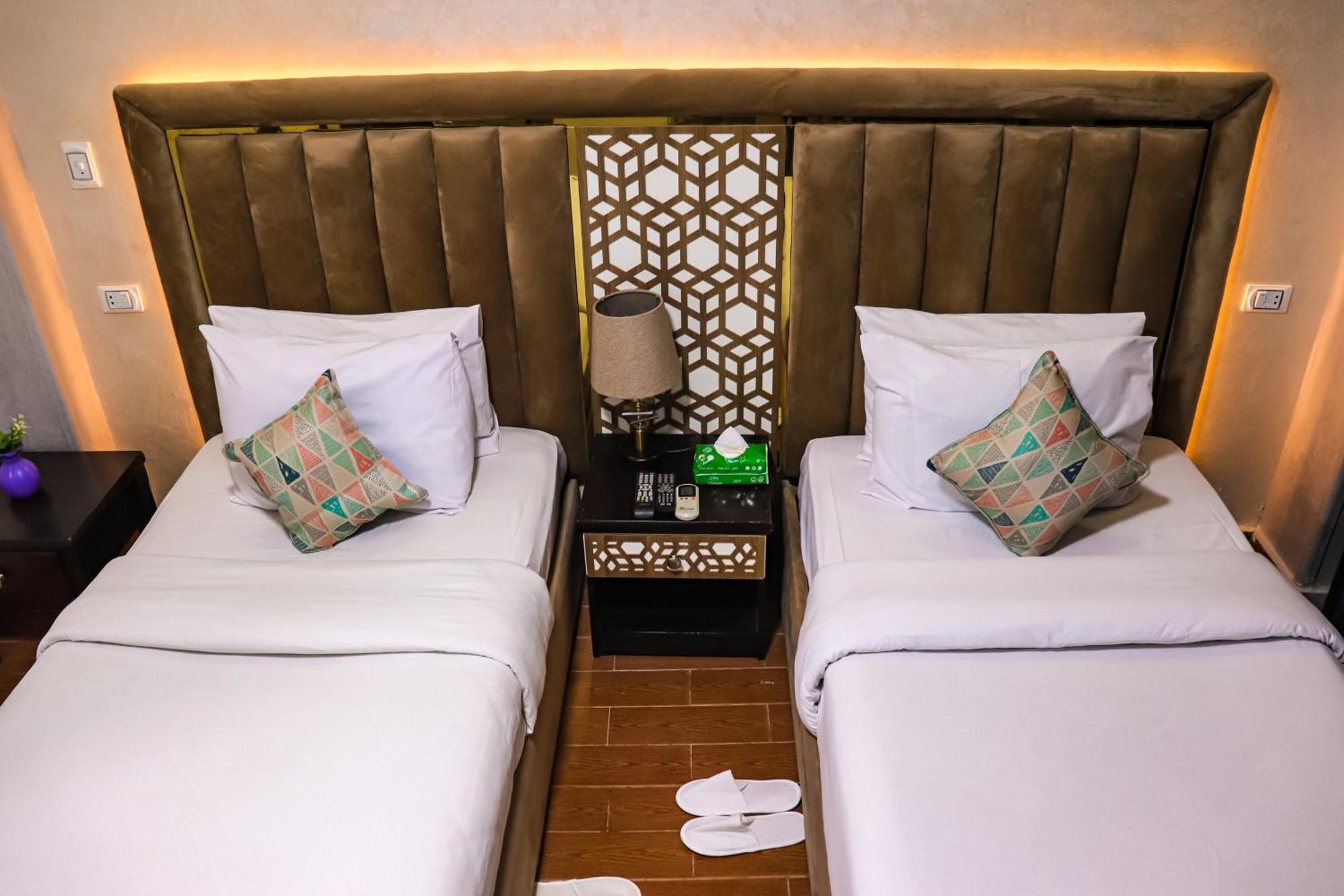 Golden Pyramids Inn Kafrat al Jabal Екстер'єр фото